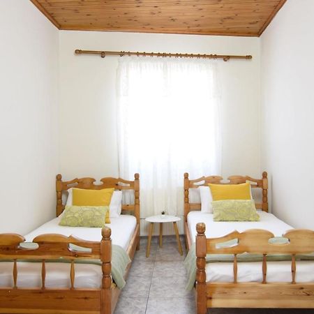 The Yellow Art Home Каламата Екстериор снимка