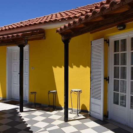 The Yellow Art Home Каламата Екстериор снимка
