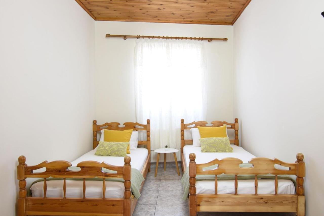 The Yellow Art Home Каламата Екстериор снимка