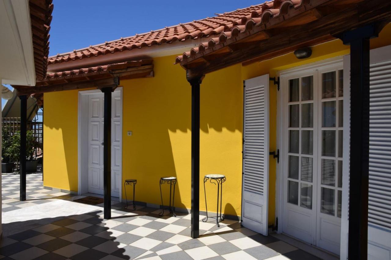 The Yellow Art Home Каламата Екстериор снимка