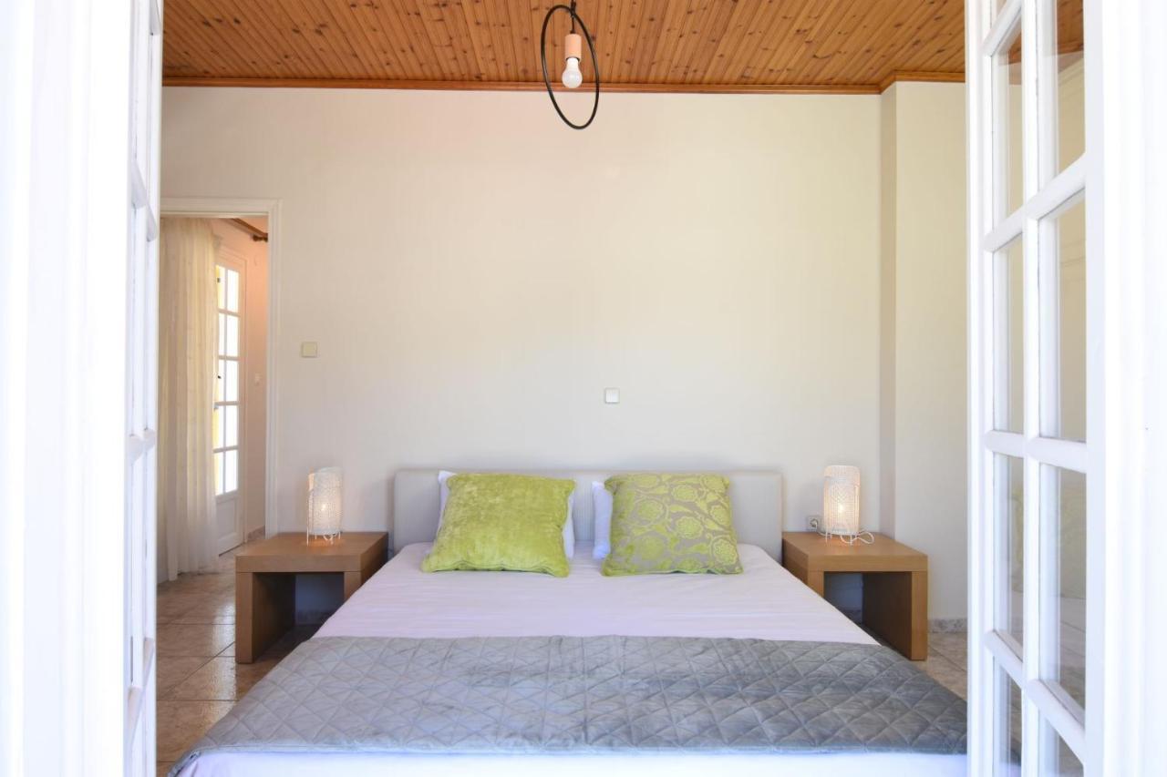 The Yellow Art Home Каламата Екстериор снимка