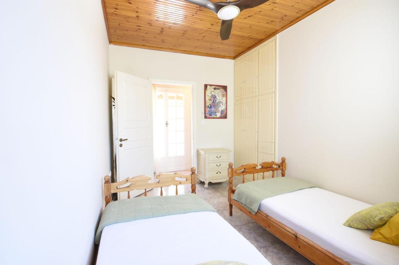 The Yellow Art Home Каламата Екстериор снимка