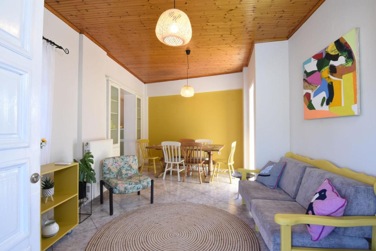 The Yellow Art Home Каламата Екстериор снимка