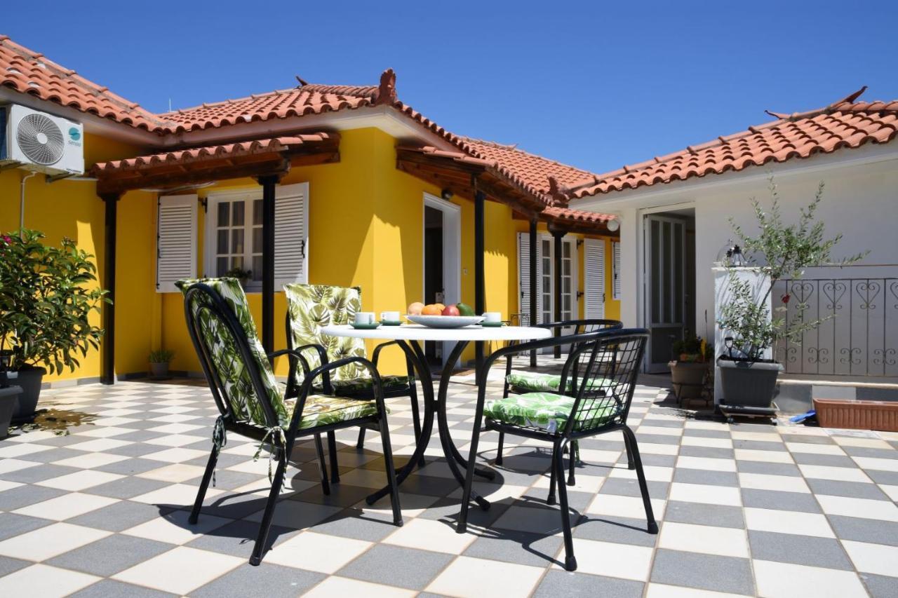 The Yellow Art Home Каламата Екстериор снимка